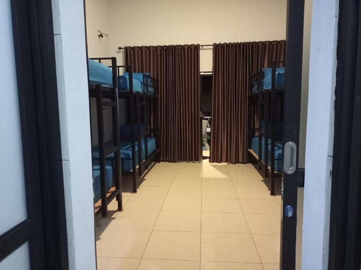Simpang Hostel Kuta  Exterior foto